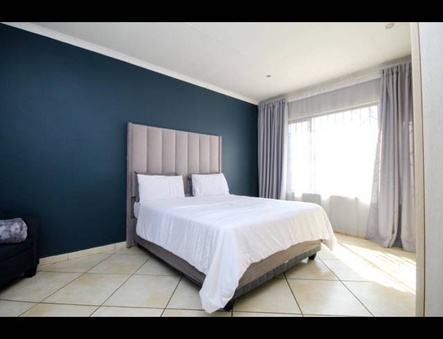 2 BEDROOM TOWNHOUSE FOR SALE IN THATCHFIELD